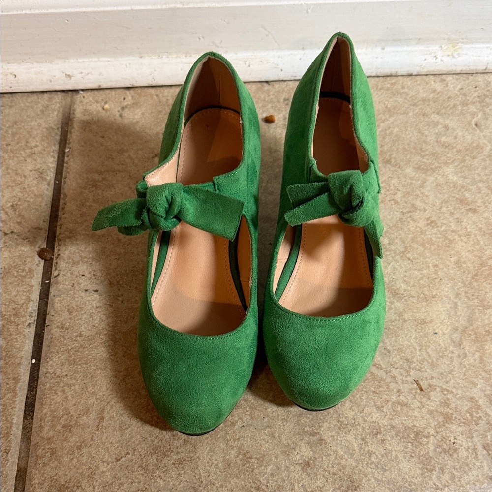 Green Suede Women's Shoes with Bow Detail